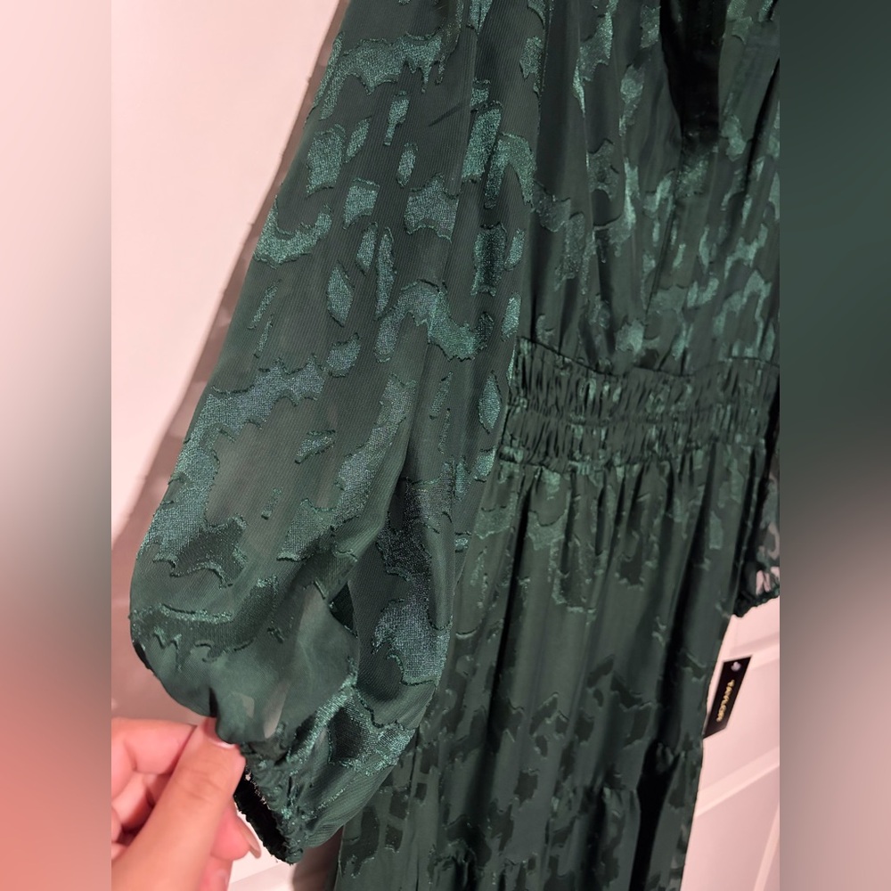 💚Elegant Green Taylor Dress💚 - Picture 3 of 10